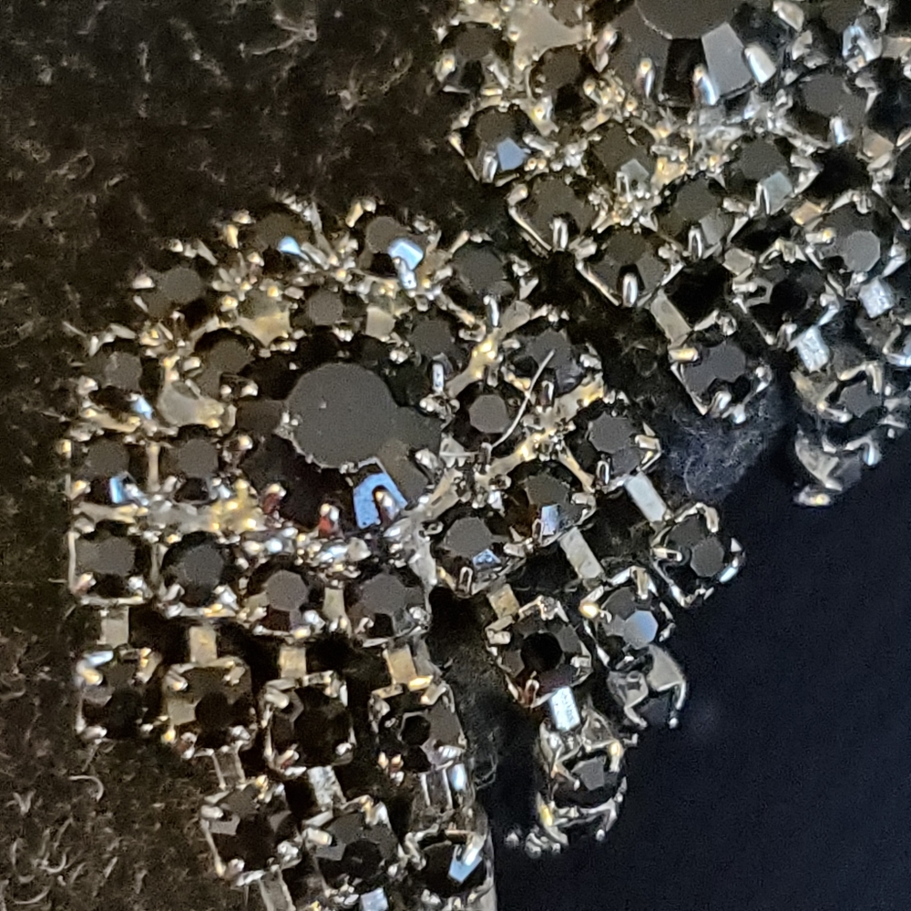 Vintage gunmetal clip-on earrings with black rhinestones - Picture 2 of 13